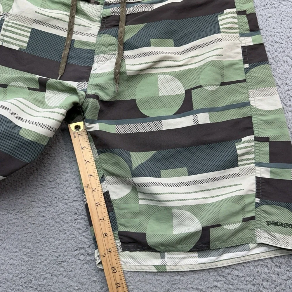 Patagonia Wavefarer Board Shorts Mens 36 Tiki Tactical Green Geometric 9